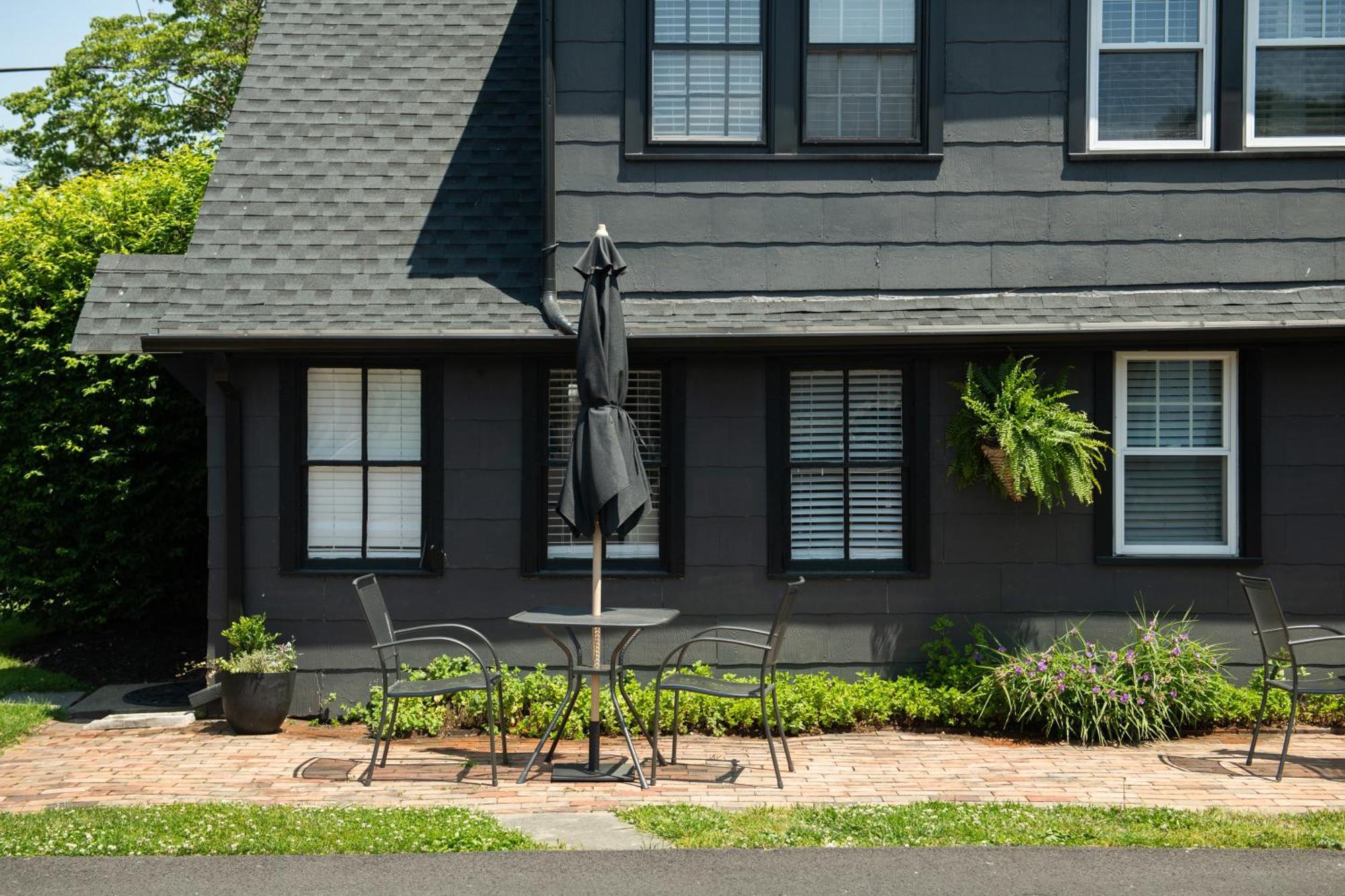 The Carriage House At Strasburg Hotel Exterior photo