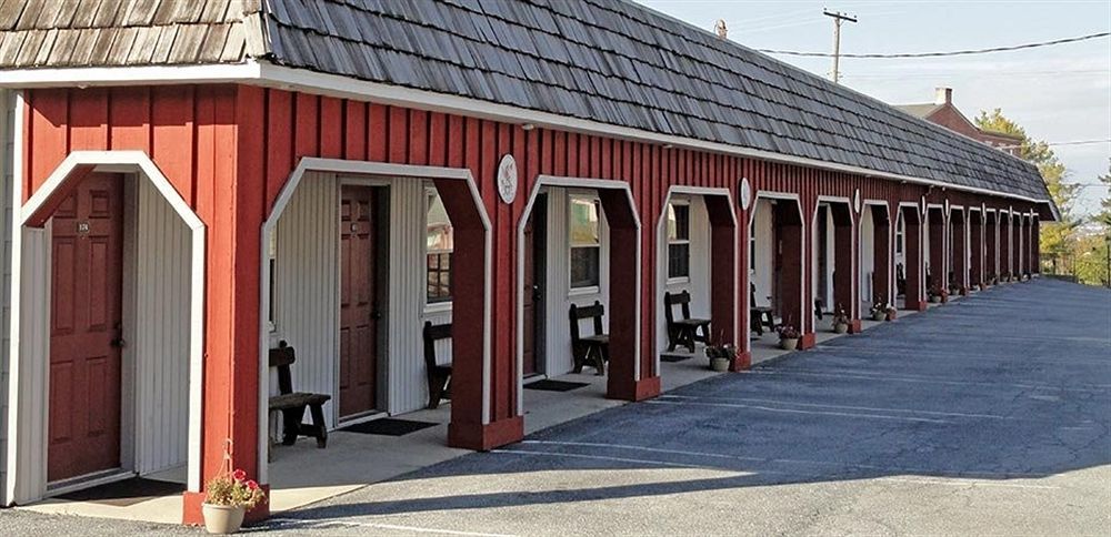 The Carriage House At Strasburg Hotel Exterior photo