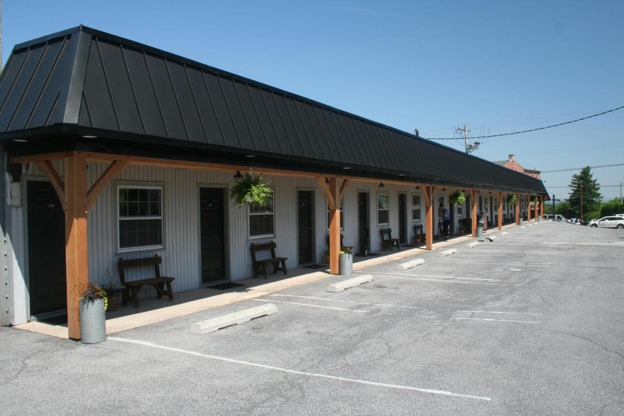 The Carriage House At Strasburg Hotel Exterior photo