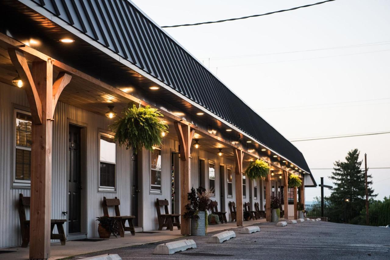The Carriage House At Strasburg Hotel Exterior photo
